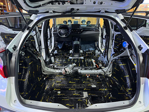 Dernières solutions de l'entreprise Toyota Yizawa cas de construction d'isolation acoustique pour voiture entière